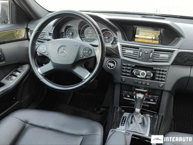 Mercedes E 220 38 interauto-car