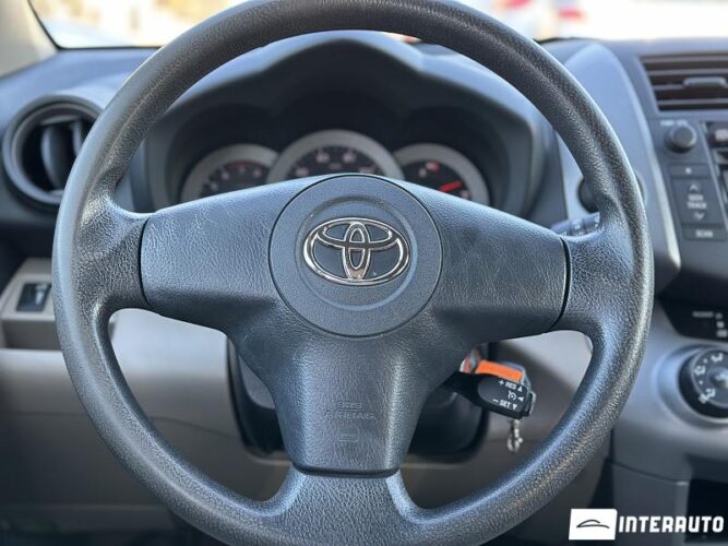 Toyota Rav-4 33 interauto-car