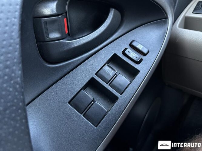 Toyota Rav-4 31 interauto-car