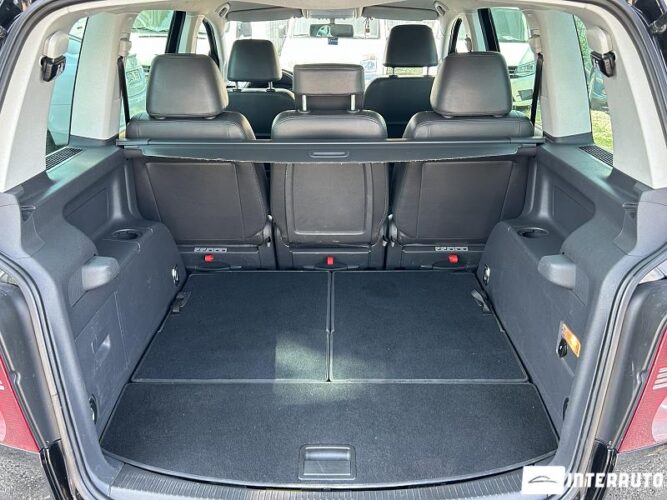 Volkswagen Touran 42 interauto-car
