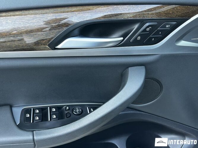 BMW X3 3.0i 52 interauto-car