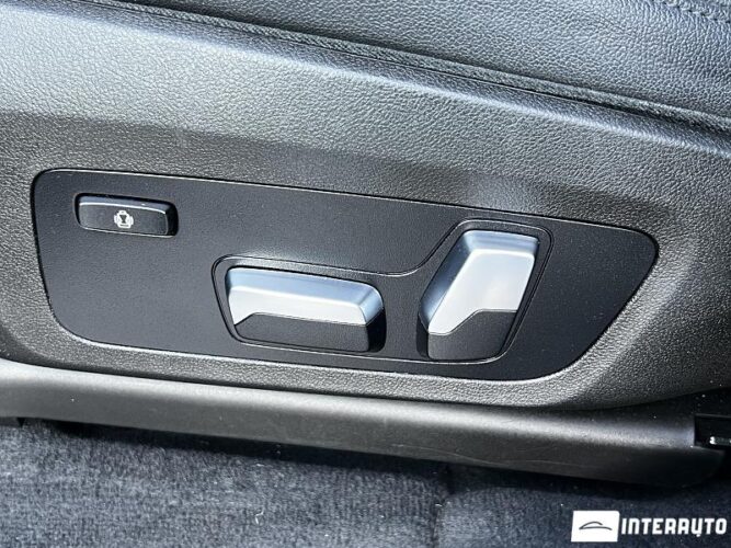 BMW X3 3.0i 51 interauto-car