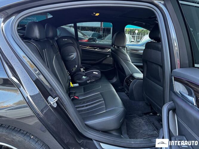 BMW 530e 35 interauto-car