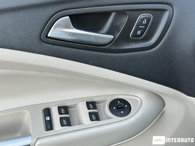 Ford Escape 36 interauto-car