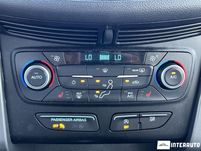 Ford Escape 43 interauto-car