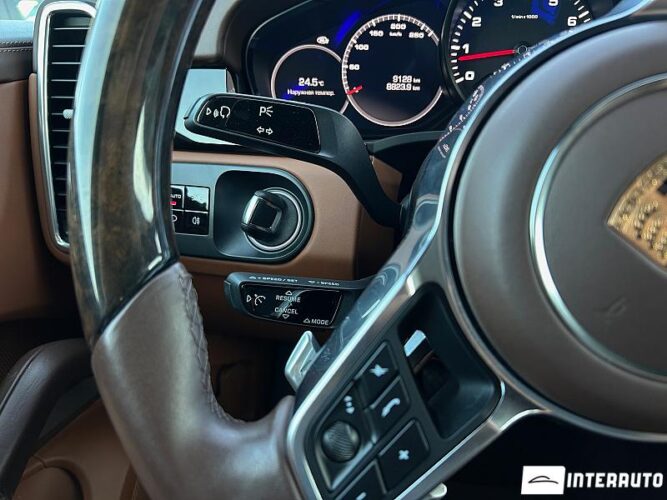 Porsche Cayenne 38 interauto-car