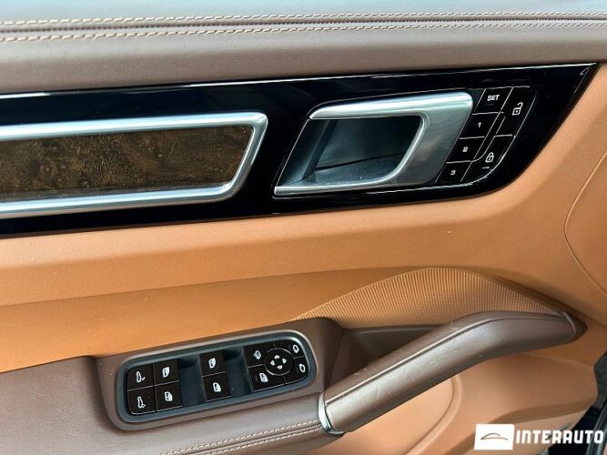 Porsche Cayenne 35 interauto-car