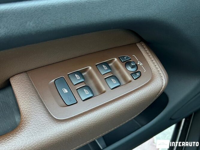 Volvo XC 60 36 interauto-car