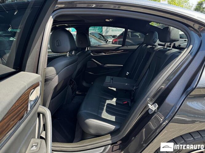 BMW 530e 43 interauto-car