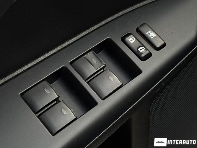 Lexus CT 200h 48 interauto-car