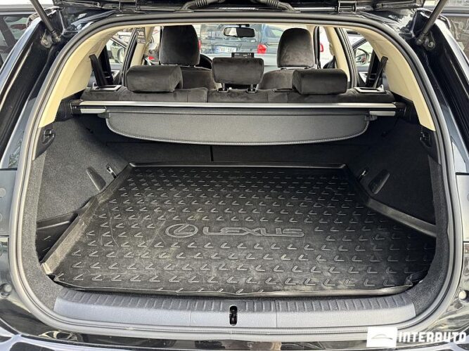 Lexus CT 200h 50 interauto-car