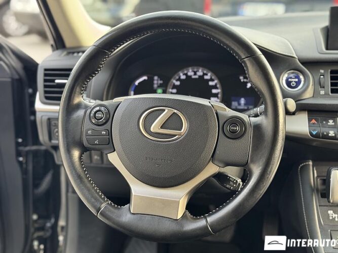 Lexus CT 200h 37 interauto-car