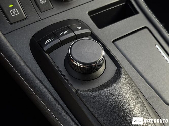 Lexus CT 200h 43 interauto-car