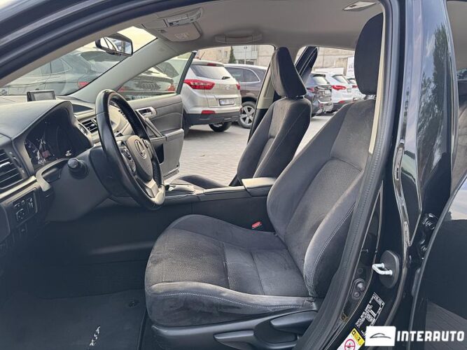 Lexus CT 200h 35 interauto-car