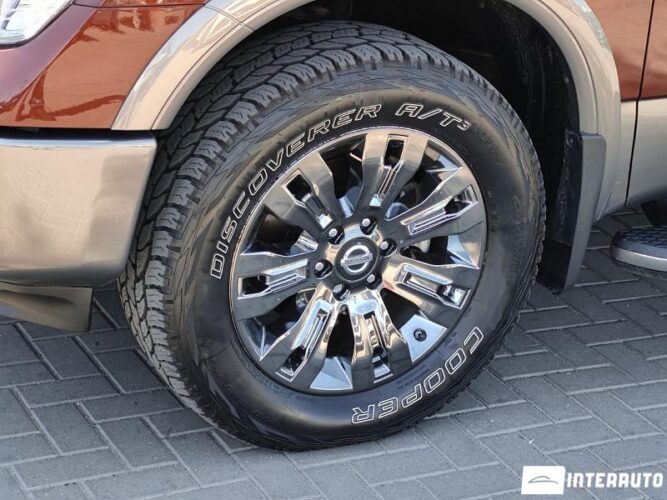 Nissan Titan 56 interauto-car