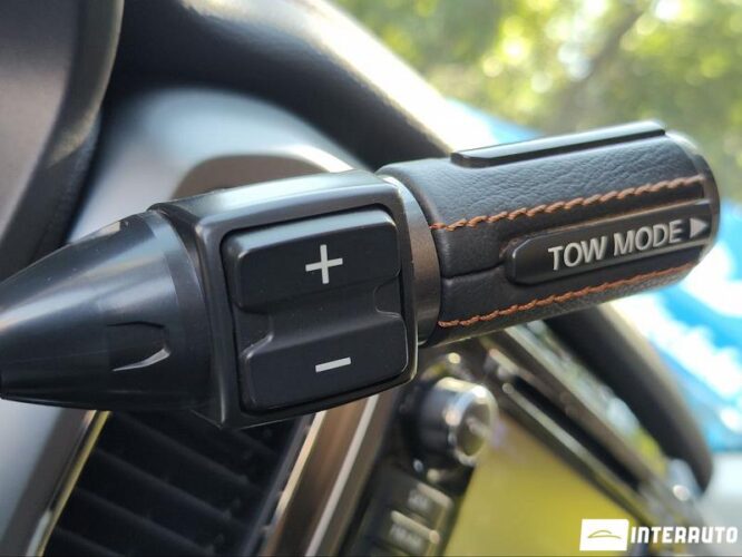 Nissan Titan 47 interauto-car