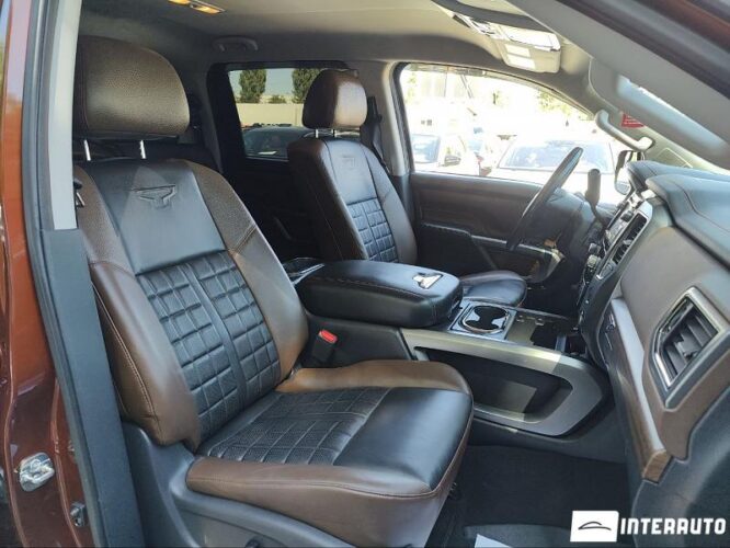 Nissan Titan 41 interauto-car