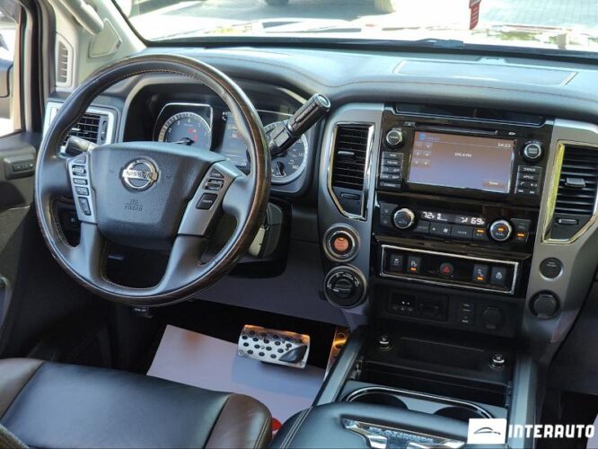 Nissan Titan 44 interauto-car
