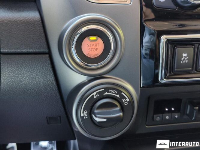 Nissan Titan 48 interauto-car