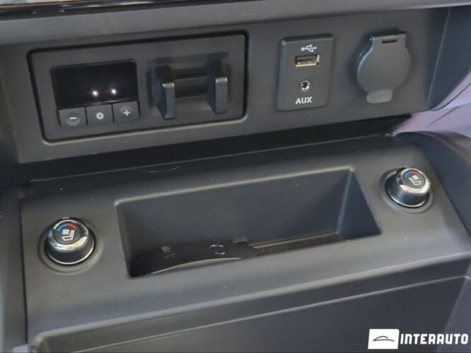 Nissan Titan 49 interauto-car