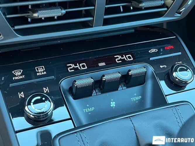 Porsche 911 GT3 47 interauto-car