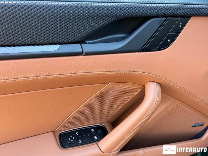 Porsche 911 GT3 38 interauto-car