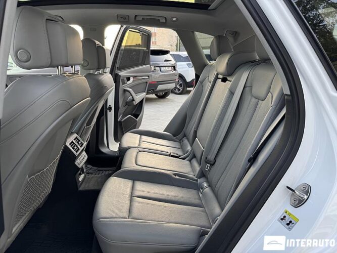 Audi Q5 49 interauto-car