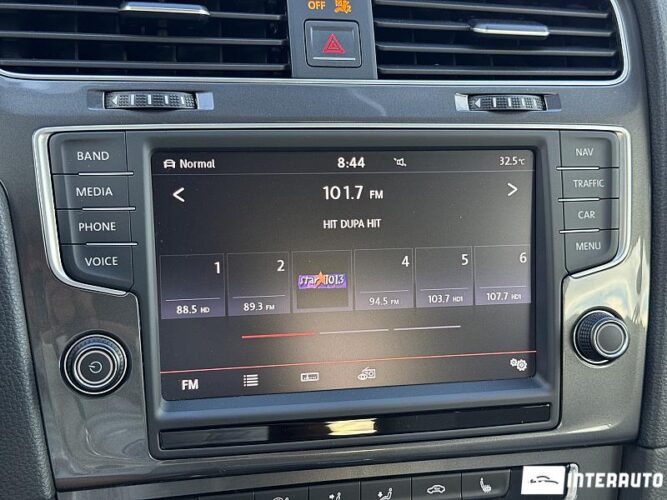 Volkswagen e-Golf 41 interauto-car