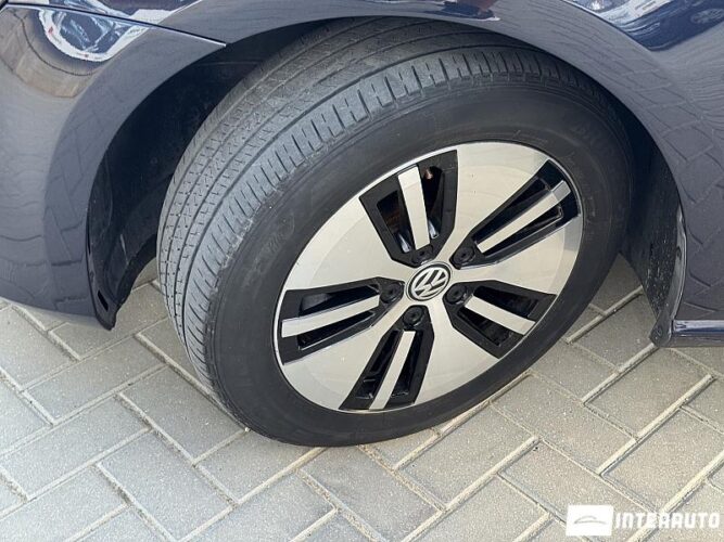 Volkswagen e-Golf 48 interauto-car