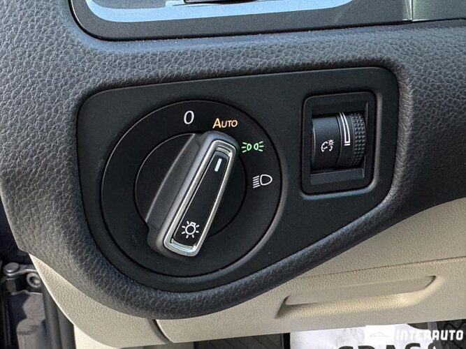 Volkswagen e-Golf 51 interauto-car