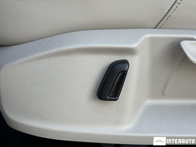 Volkswagen e-Golf 52 interauto-car