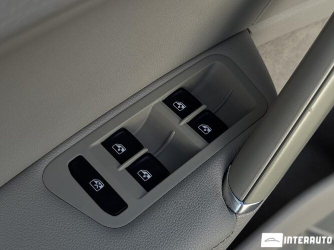 Volkswagen e-Golf 50 interauto-car