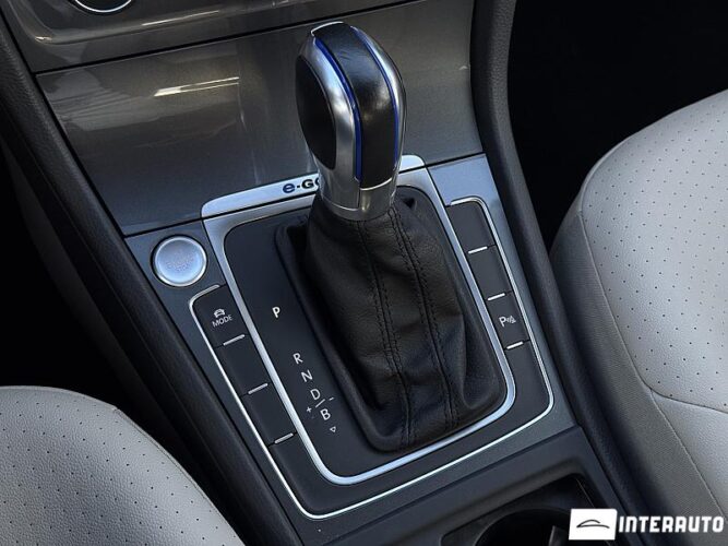 Volkswagen e-Golf 44 interauto-car