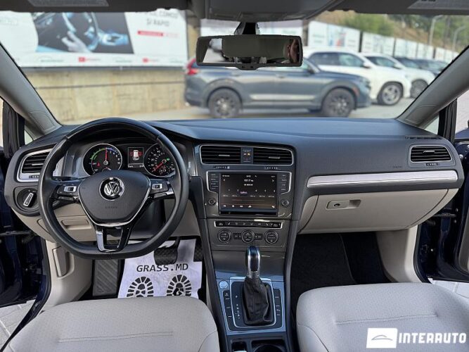 Volkswagen e-Golf 38 interauto-car