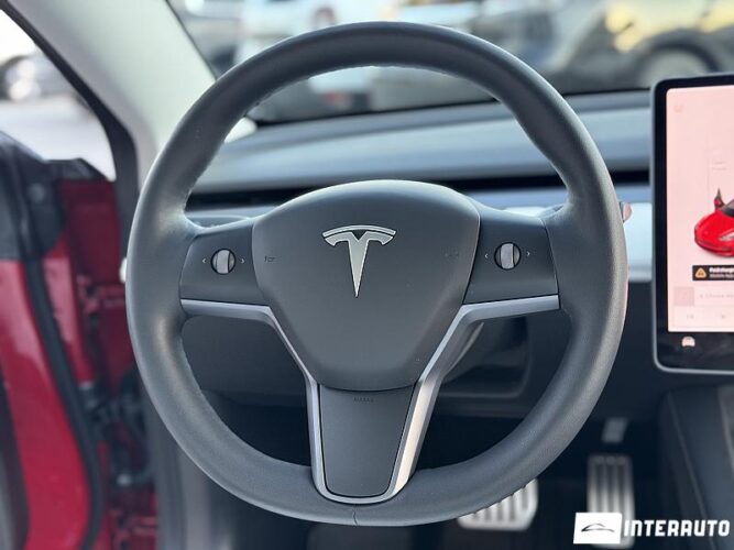 Tesla Model 3 39 interauto-car
