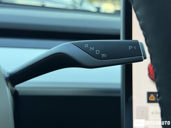 Tesla Model 3 40 interauto-car