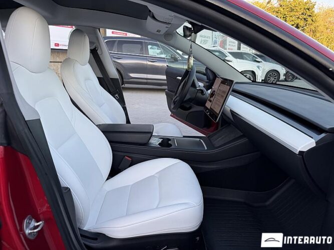 Tesla Model 3 48 interauto-car
