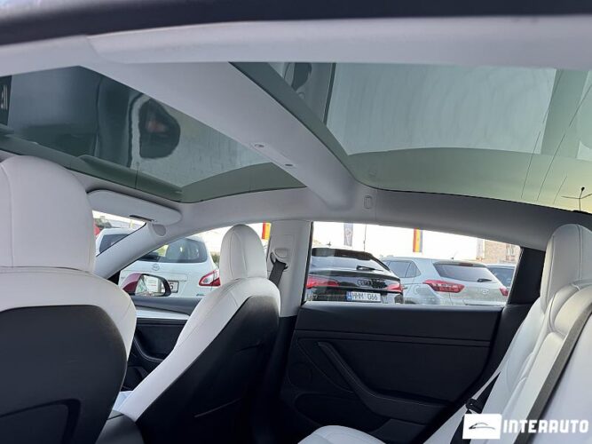 Tesla Model 3 46 interauto-car