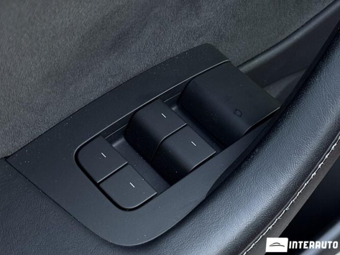 Tesla Model 3 50 interauto-car