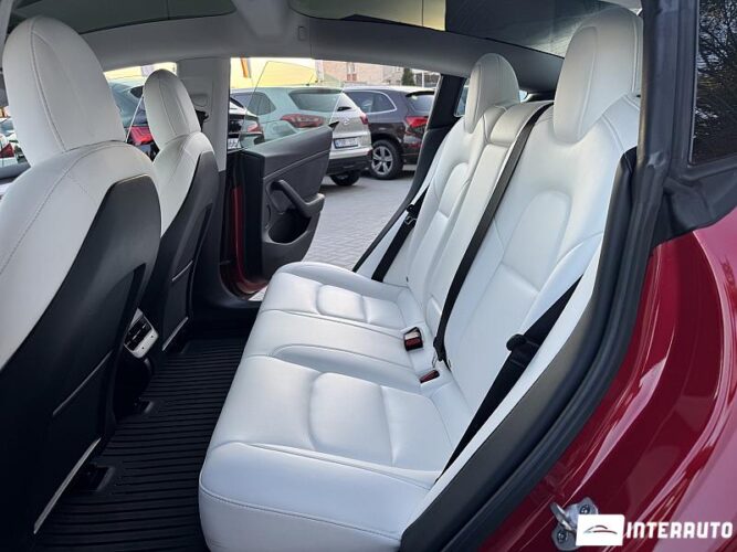 Tesla Model 3 45 interauto-car