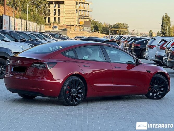 Tesla Model 3 35 interauto-car