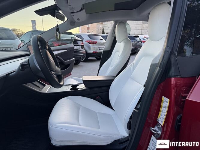 Tesla Model 3 37 interauto-car