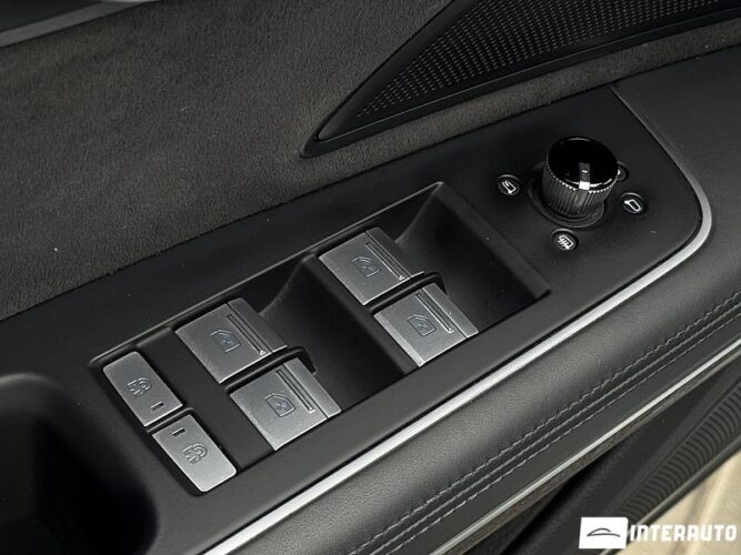 Audi A8 64 interauto-car