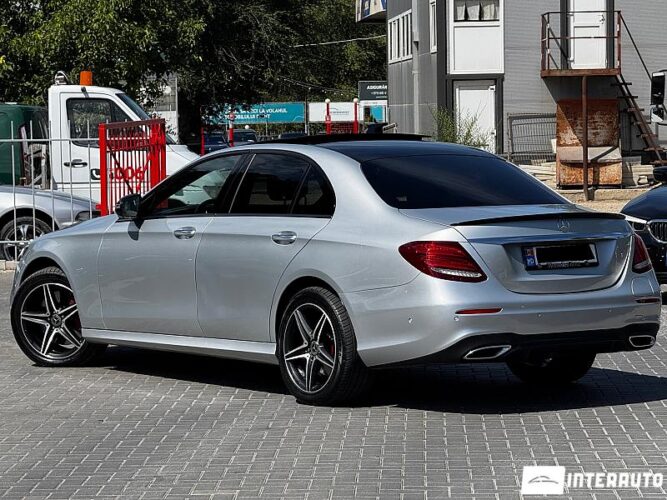 Mercedes E 300de 35 interauto-car