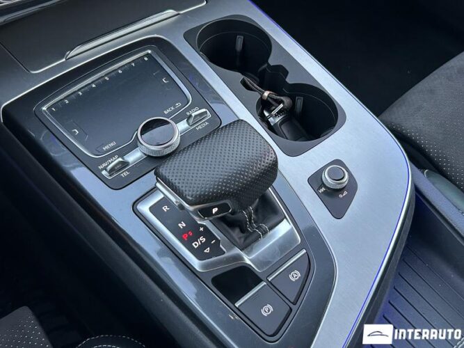 Audi Q7 E-Tron 53 interauto-car