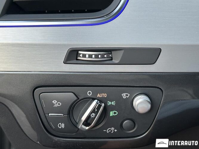 Audi Q7 E-Tron 48 interauto-car