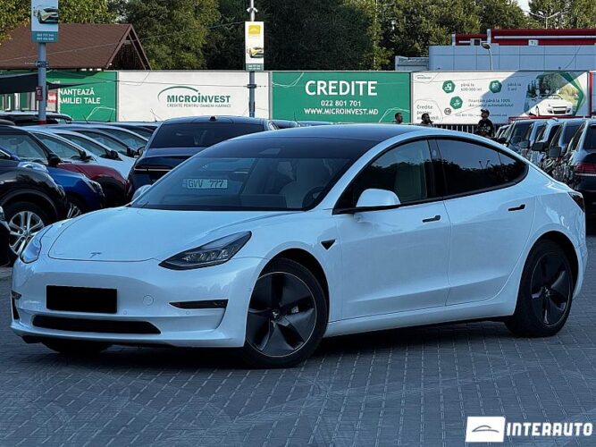 Tesla Model 3 28 interauto-car