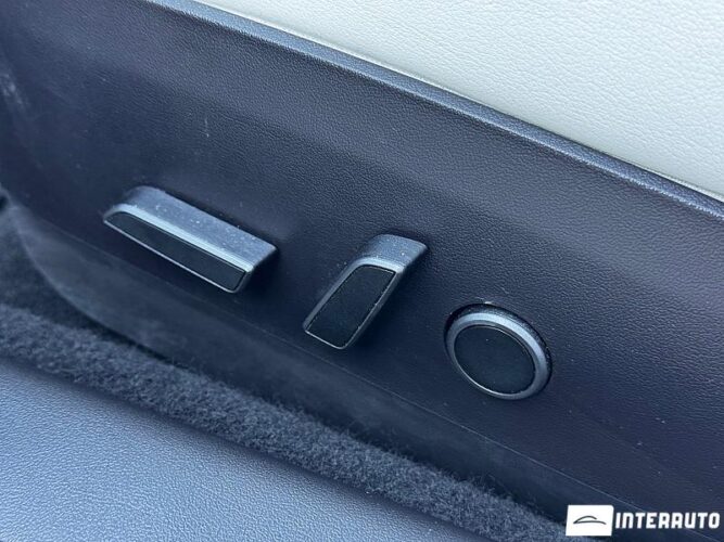 Tesla Model 3 42 interauto-car