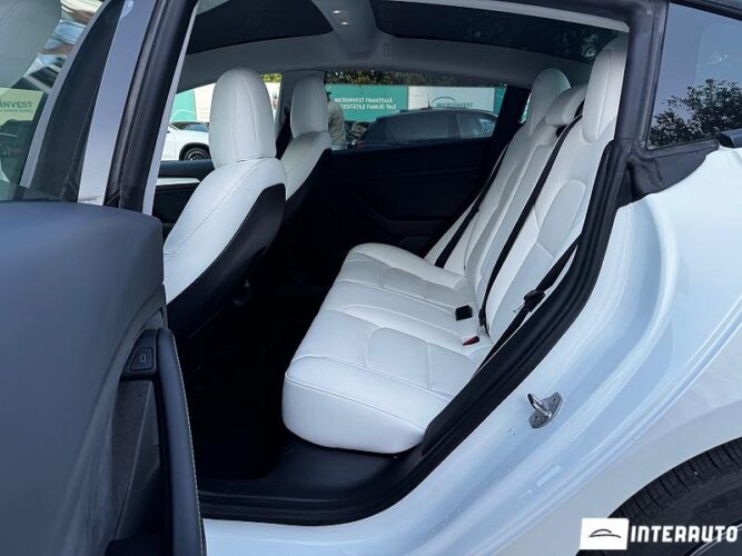 Tesla Model 3 34 interauto-car