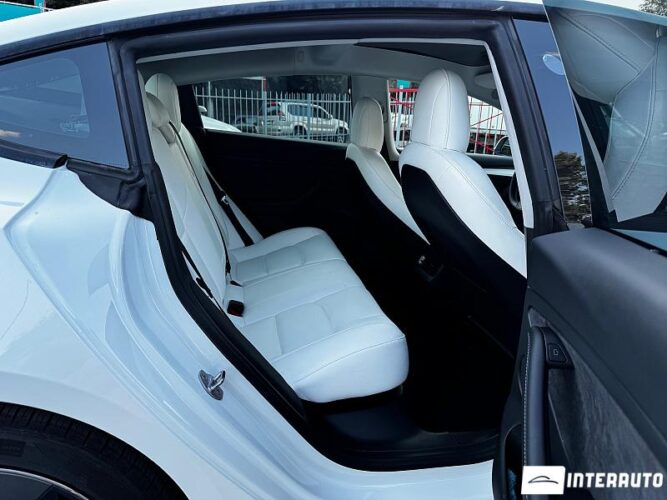 Tesla Model 3 35 interauto-car